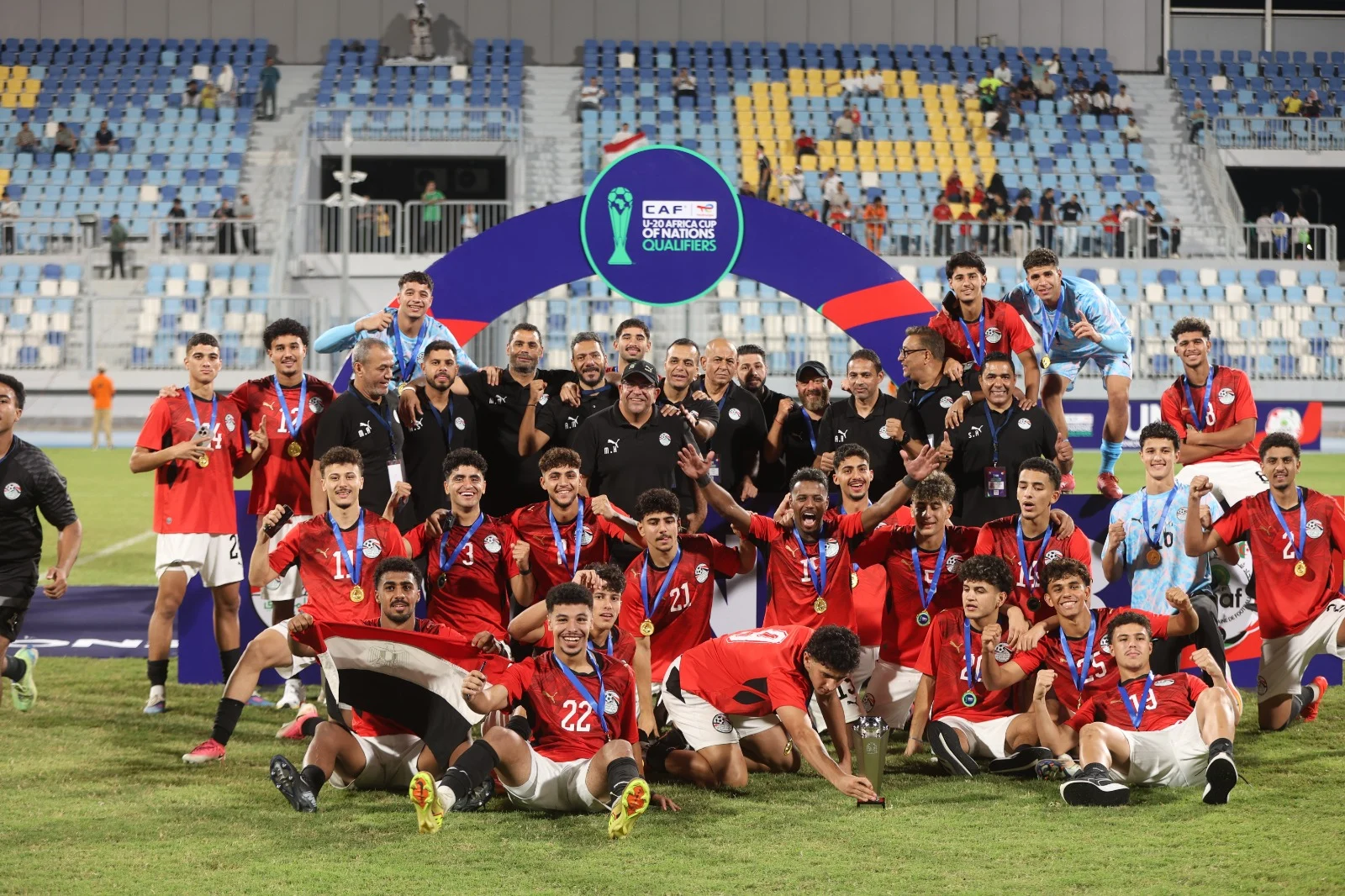 فرحة التتويج واحتفالات منتخب الشبا (4) فرحة التتويج واحتفالات منتخب الشبا (4)