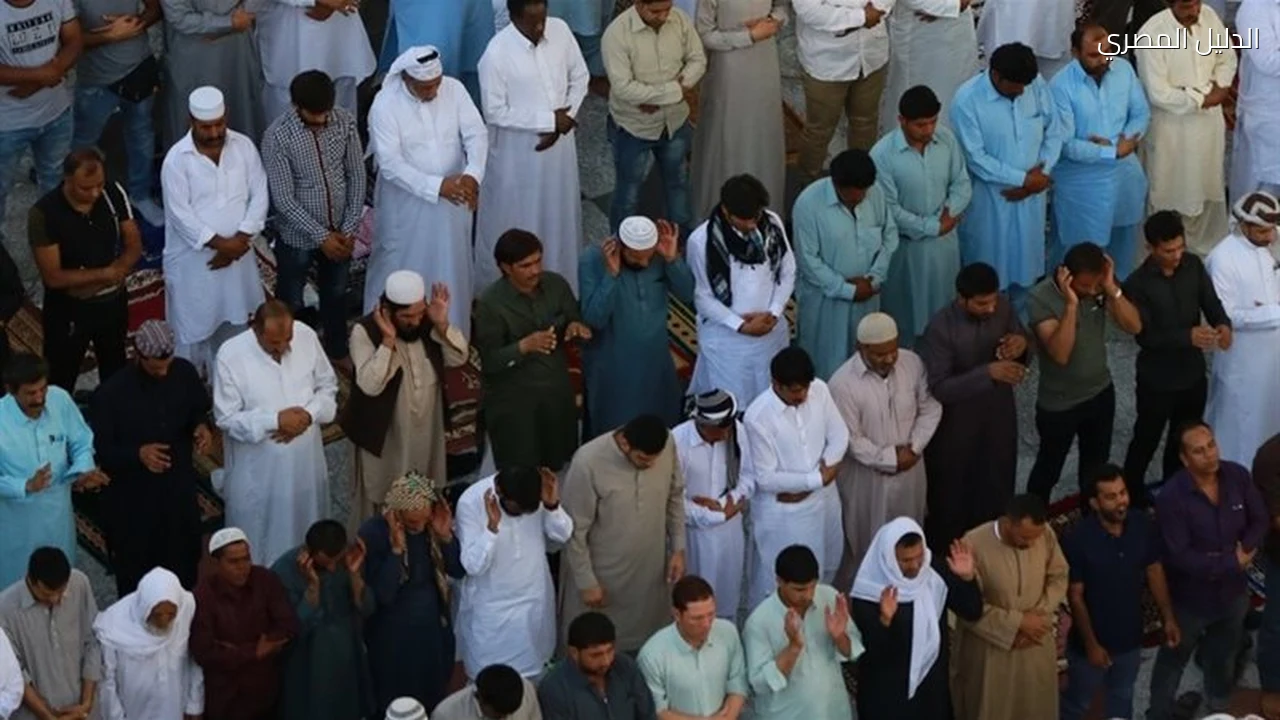 الإفتاء توضح صحة حديث قراء القرآن في الصلاة