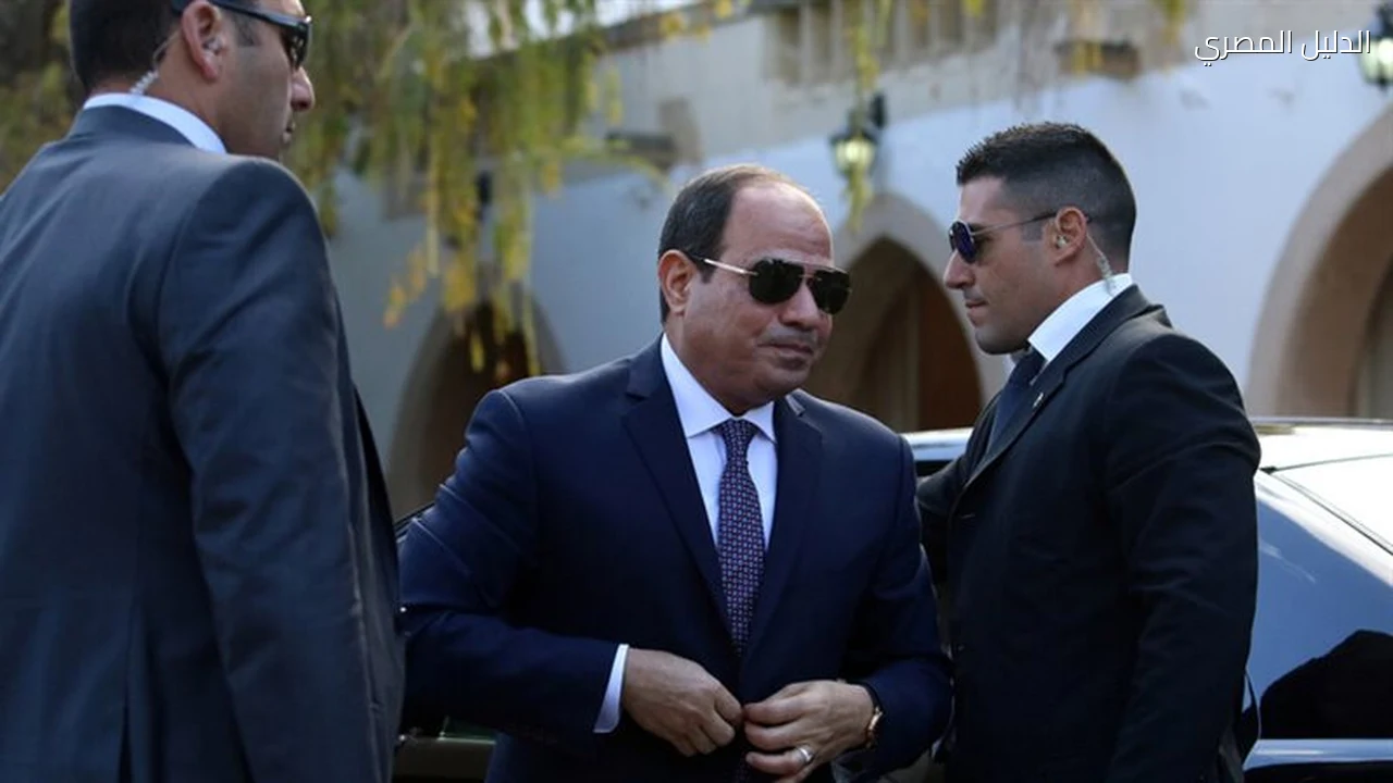 السيسي يتفقد سيارات وموتوسيكلات بروتون ساجا بماليزيا