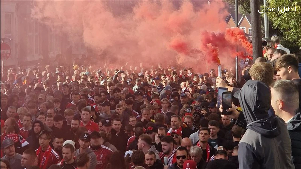 ليفربول ومانشستر سيتي الشرطة تمنع التشابك قبل القمة