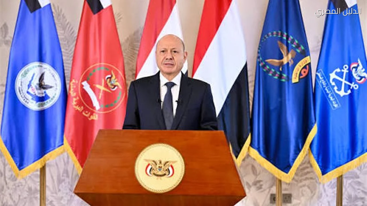 العليمي: استهداف المدنيين بمطار الملك خالد سلوك إرهابي