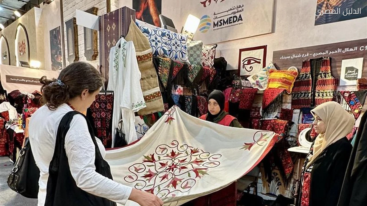 الهلال الأحمر المصري يشارك بإبداعات المرأة السيناوية في تراثنا