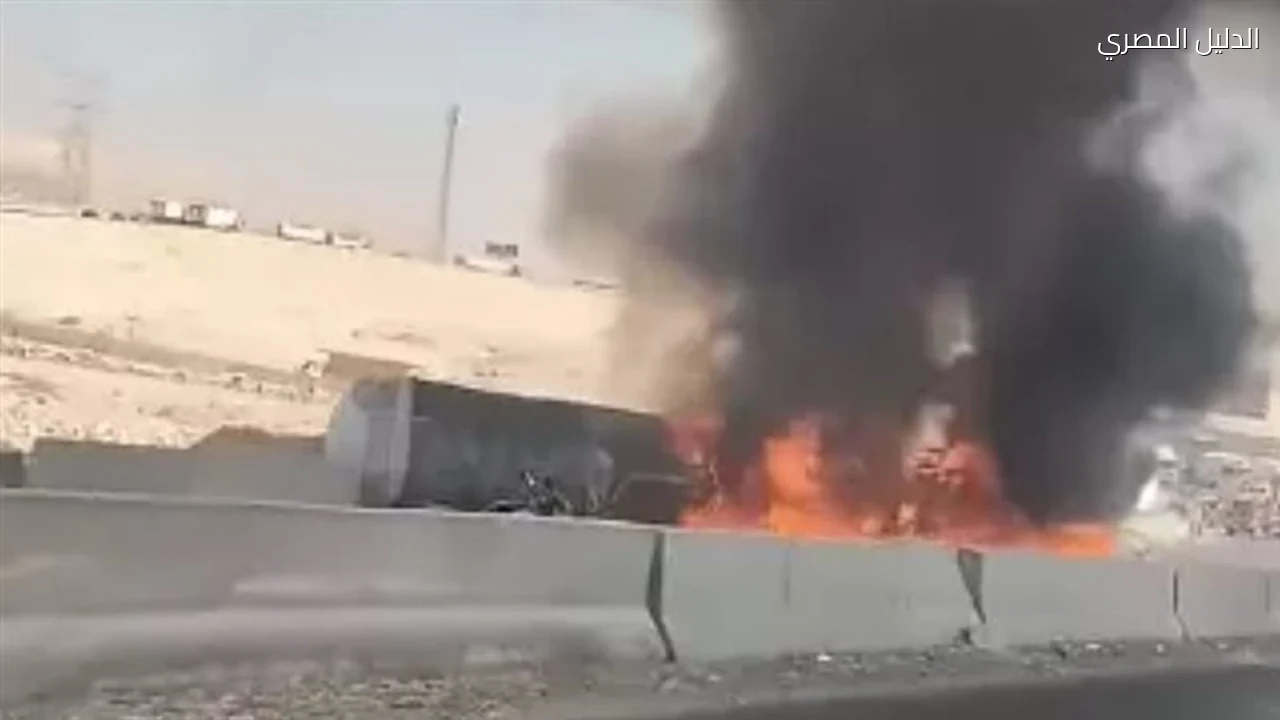تفحم سيارة نقل أعلى الطريق الأوسطي وإصابة قائدها
