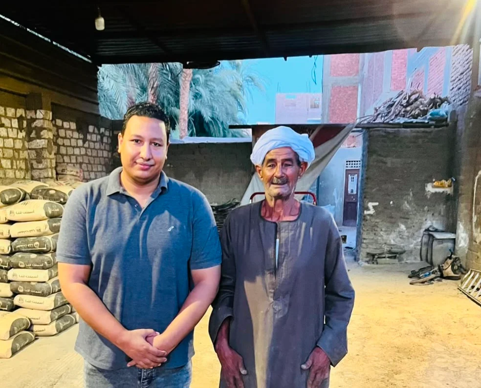 الحاج عبد الغنى مع محرر الدليل المصري