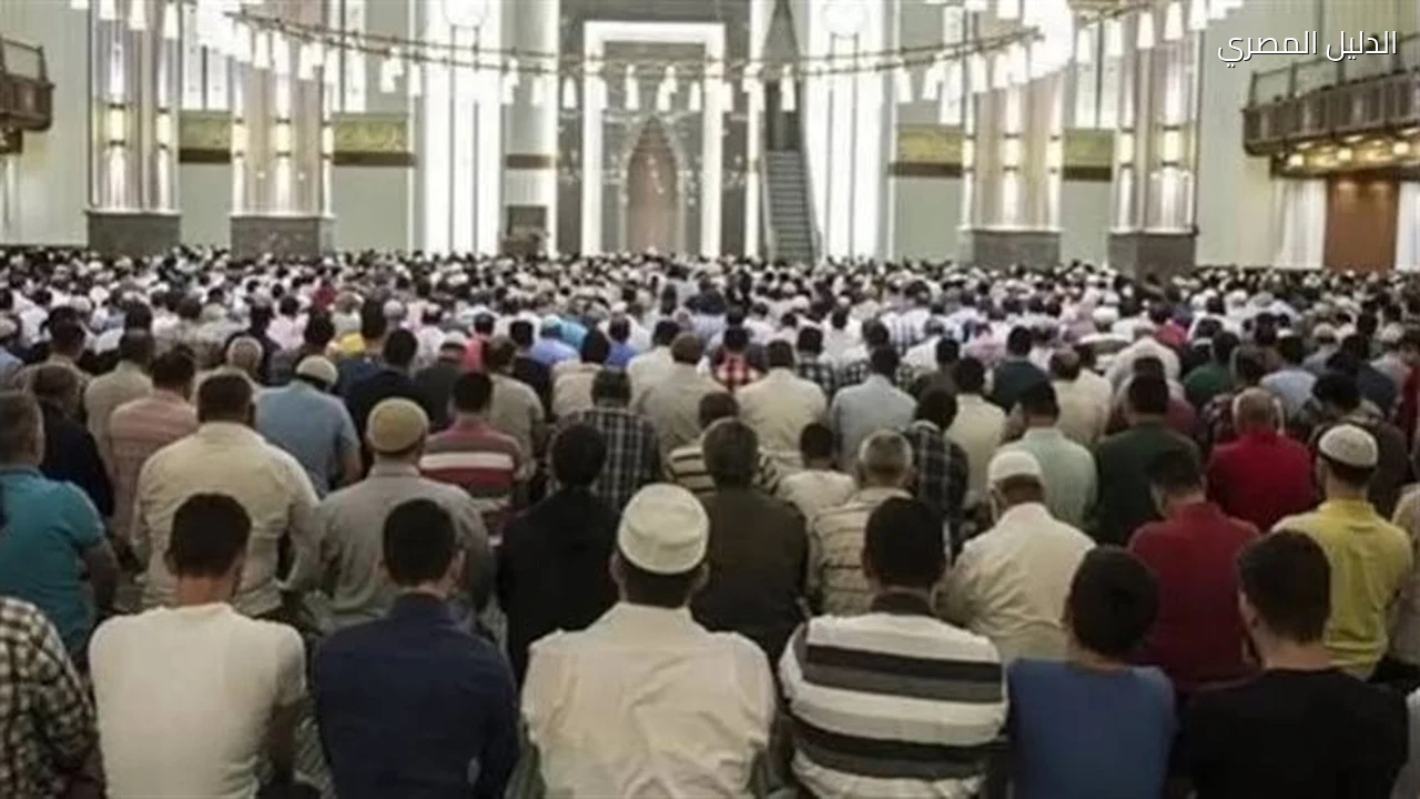 جمع النقود في المسجد بين خطبتي الجمعة حكمه الشرعي