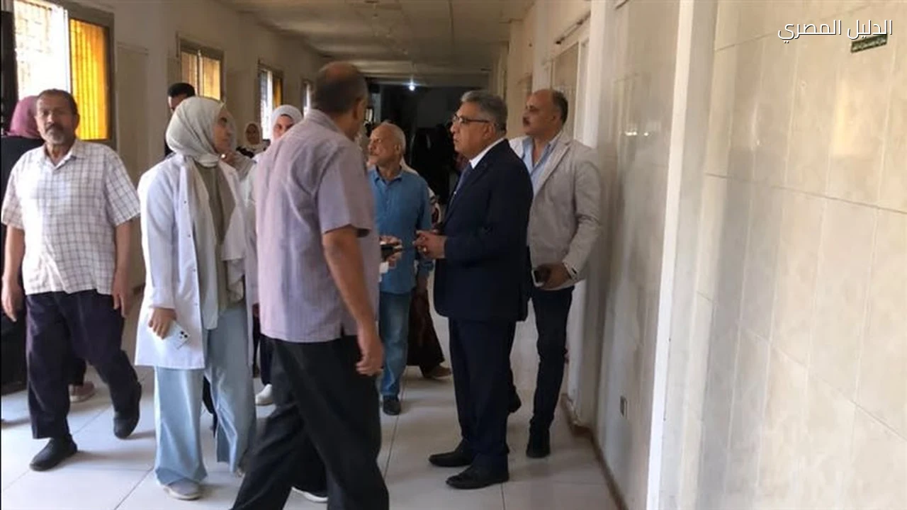 محافظ الدقهلية يشيد بانضباط الأطقم الطبية في طلخا المركزي
