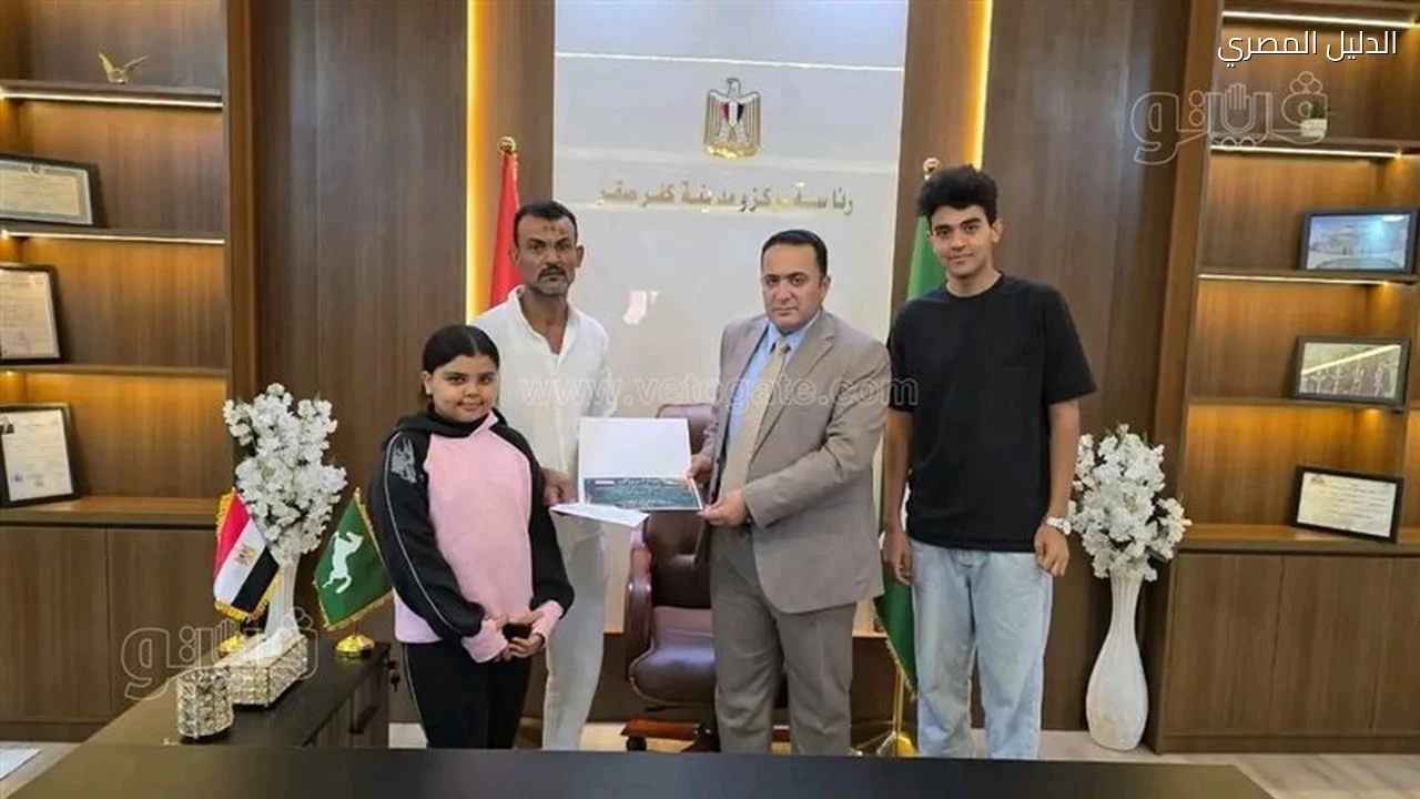 الشرقية تكريم مواطن لشجاعته خلال حريق حي السلام