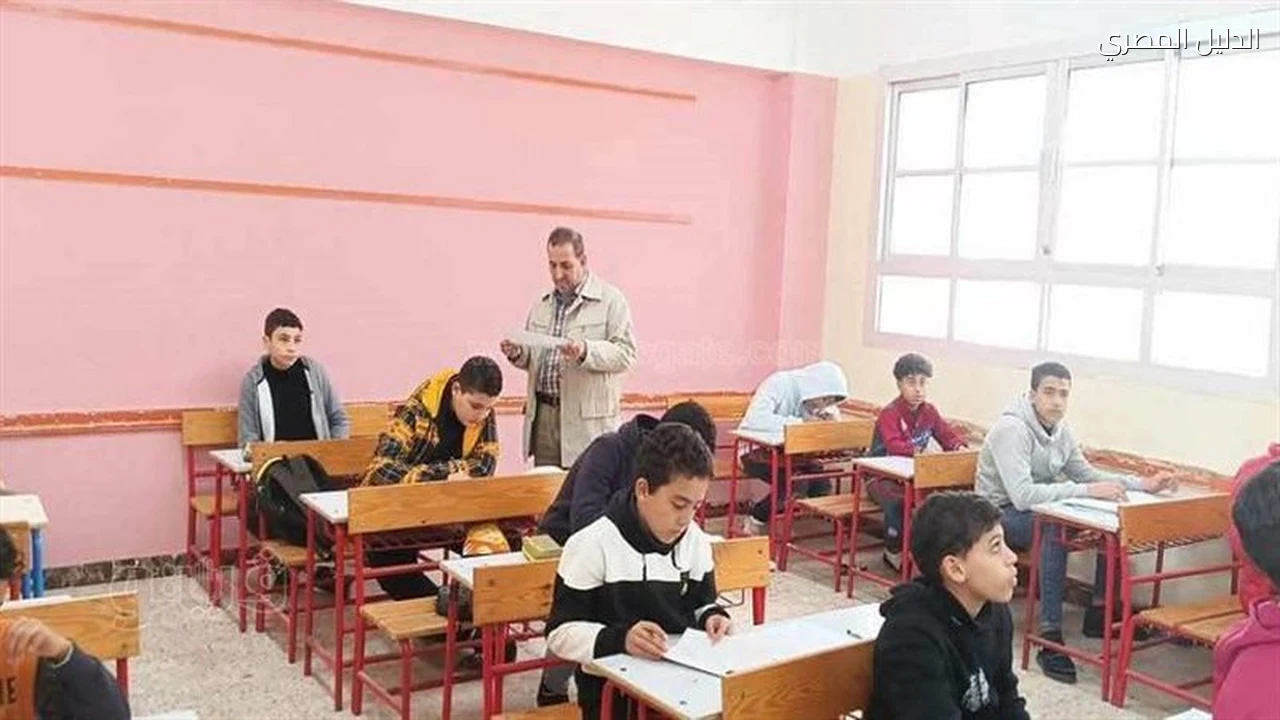 طلاب صفوف النقل يستعدون لامتحانات أكتوبر 2026