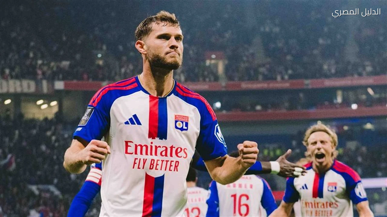 ليون يهزم نيس 2-1 رغم الطرد ويتصدر الدوري الفرنسي