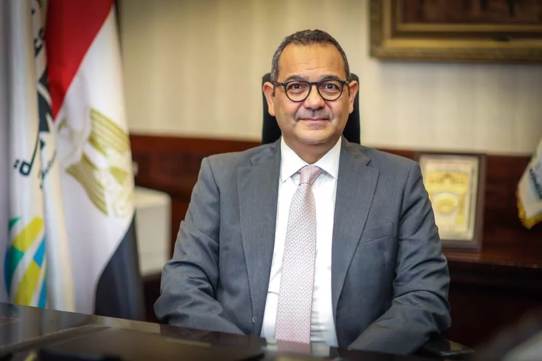 مصطفى حسن strong alt=