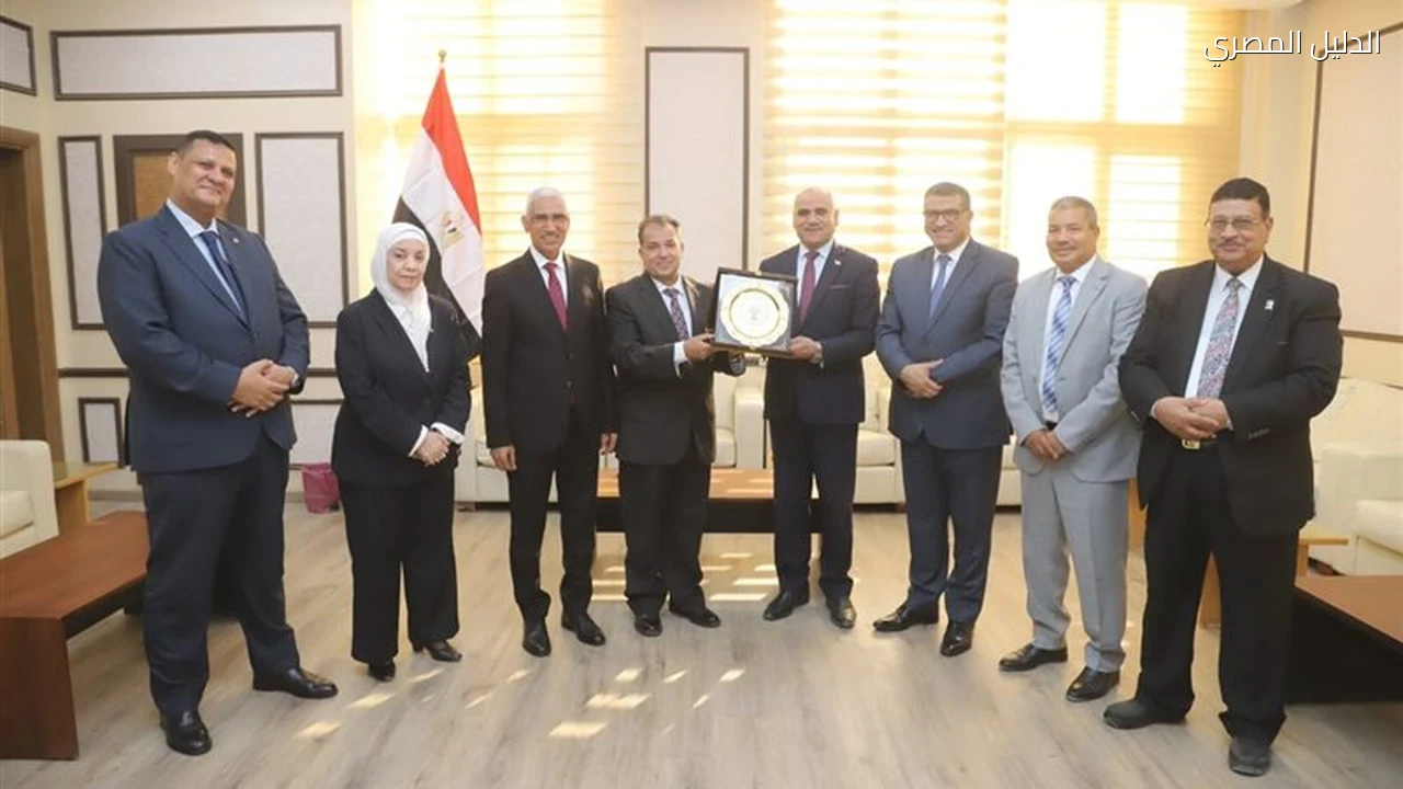 جامعة جنوب الوادي الأهلية تناقش تطوير التعليم وحوكمة الأداء المالي