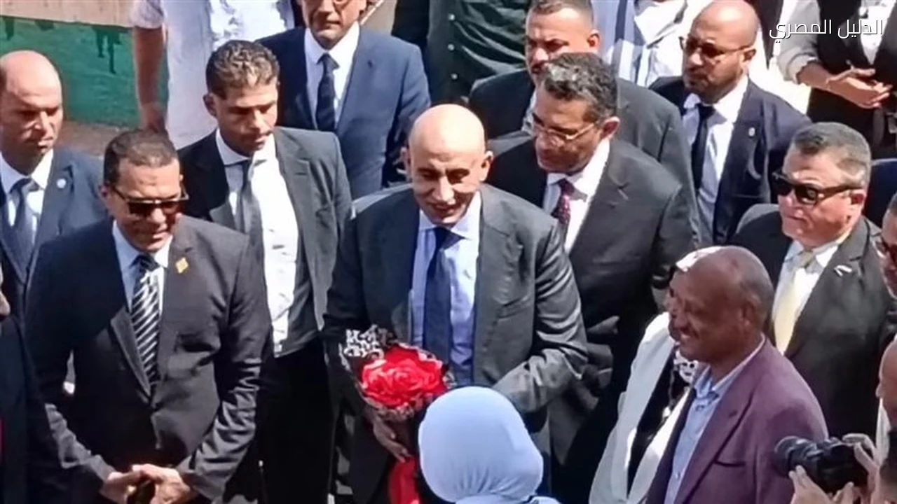 محافظ البحر الأحمر يستقبل وزير التربية والتعليم في زيارة تفقدية