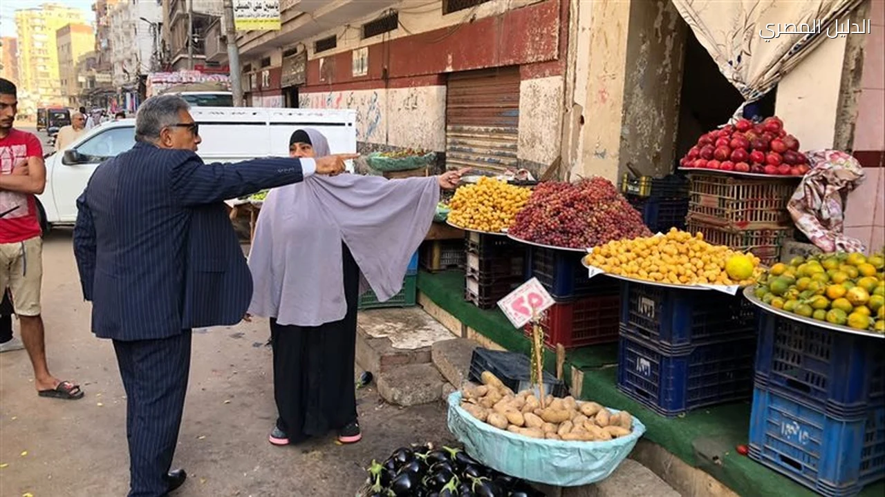 محافظ الدقهلية يتفقد سوق طلخا ويمنع عودة الباعة الجائلين