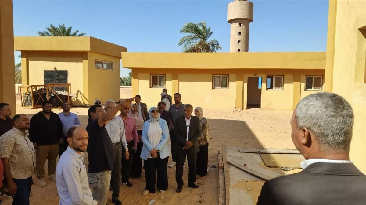 مستشار رئيس مجلس الوزراء يتفقد المشروعات المتعثرة بالوادي الجديد