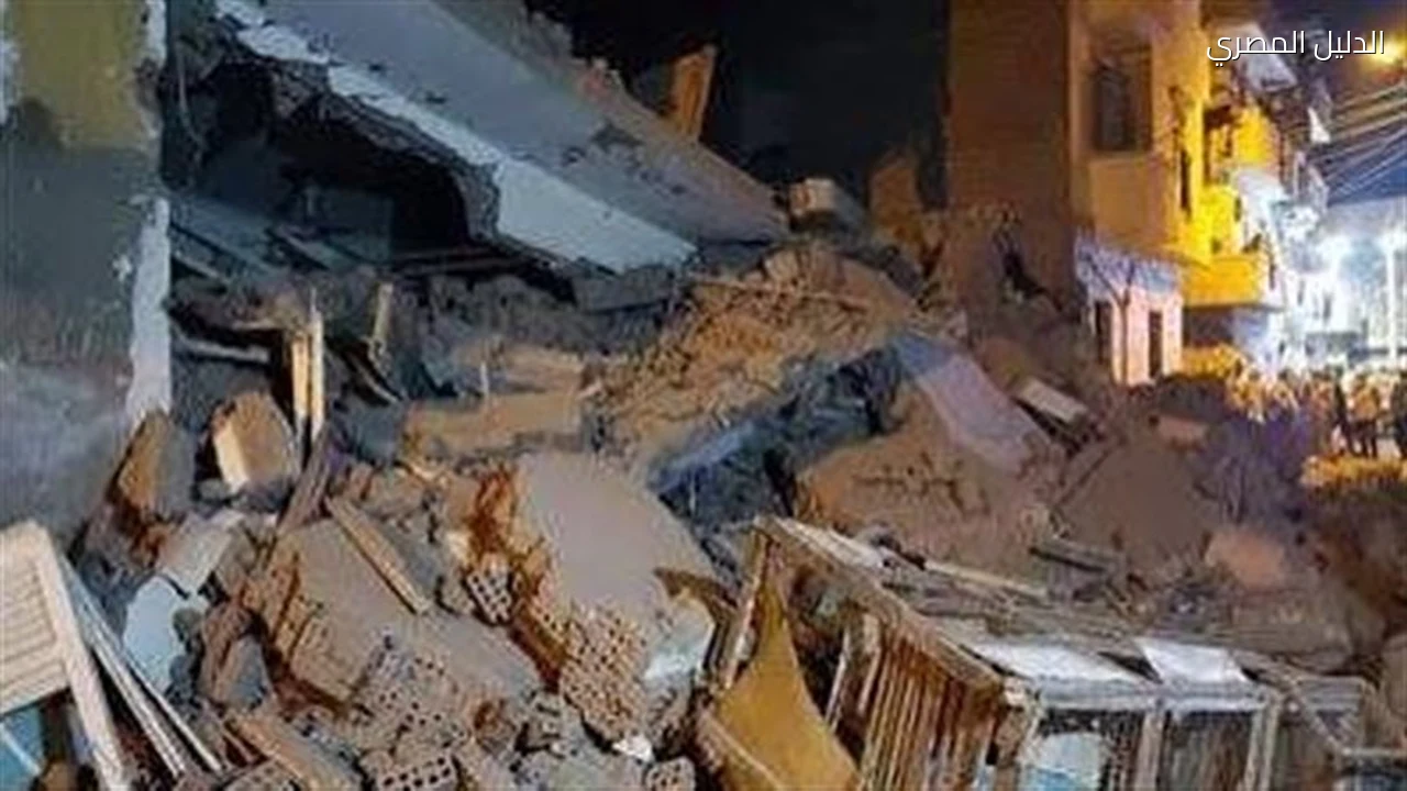 مصرع طفلة وإصابة والدها في انهيار جدار منزل بأسوان