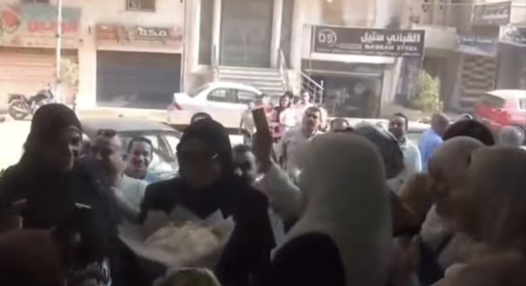 ممر شرفي لتكريم الدكتورة سحر فؤاد في ختام مسيرتها بالإدارة الصحية بميت غمر، فيتو