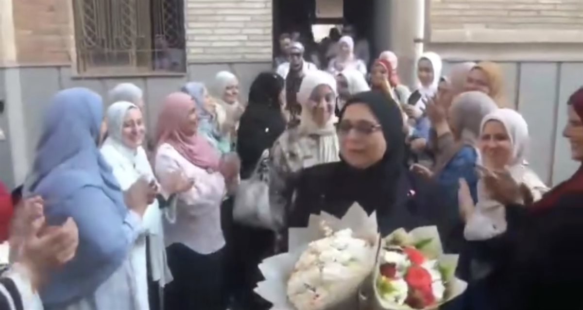 ممر شرفي لتكريم الدكتورة سحر فؤاد في ختام مسيرتها بالإدارة الصحية بميت غمر، فيتو