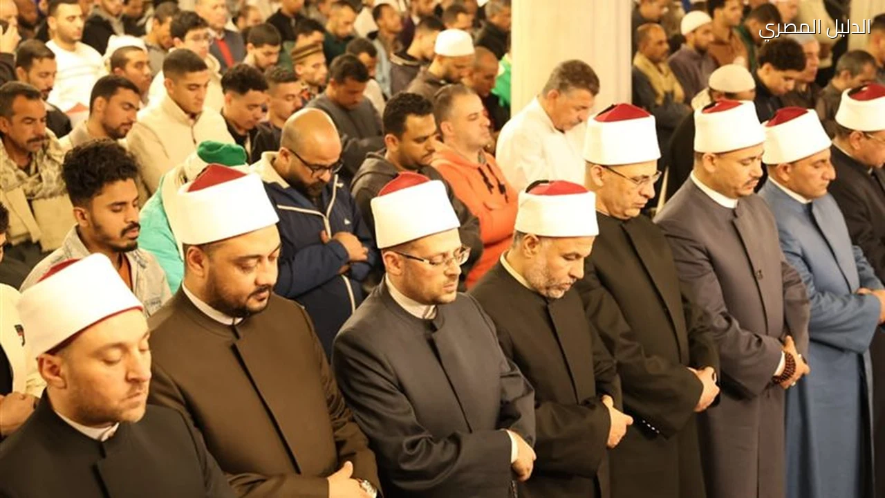 مواقيت الصلاة موعد أذان العشاء اليوم الجمعة بالقاهرة والمحافظات