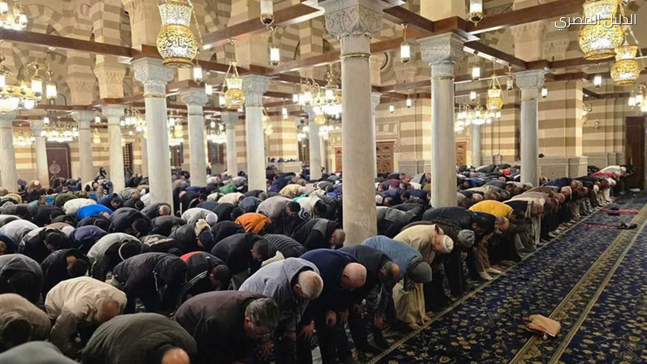 موعد أذان العشاء اليوم الأحد 18 10 2026 في القاهرة والمحافظات