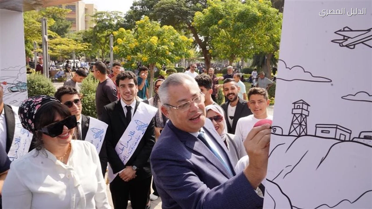نائب رئيس جامعة عين شمس يشهد احتفالية أكتوبر لطلاب من أجل مصر
