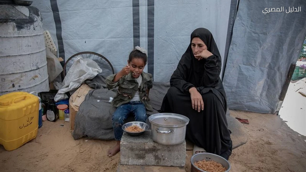 نساء غزة بين النزوح والجوع وقيود الخطين الأصفر والبرتقالي