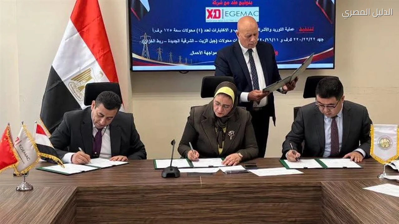 نقل الكهرباء توقع عقد توريد وتركيب 4 محولات لتدعيم الشبكة