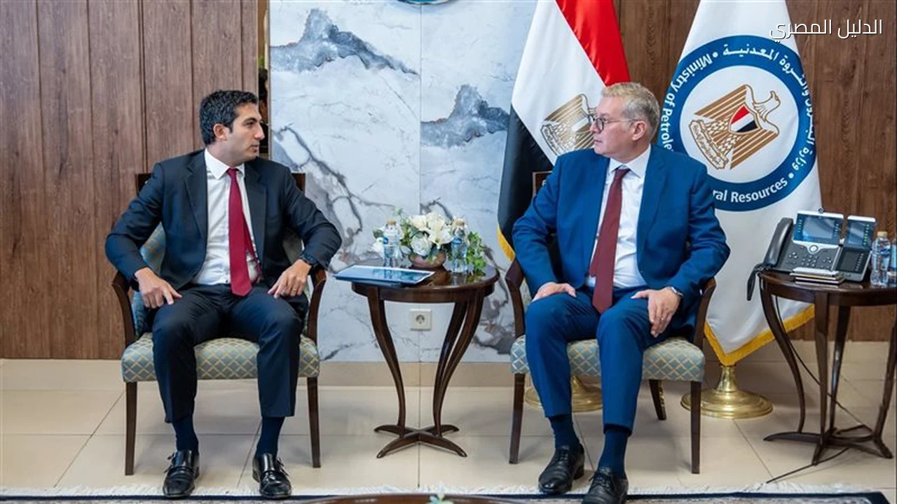وزير البترول يبحث مجمع أسمدة فوسفاتية بالعين السخنة