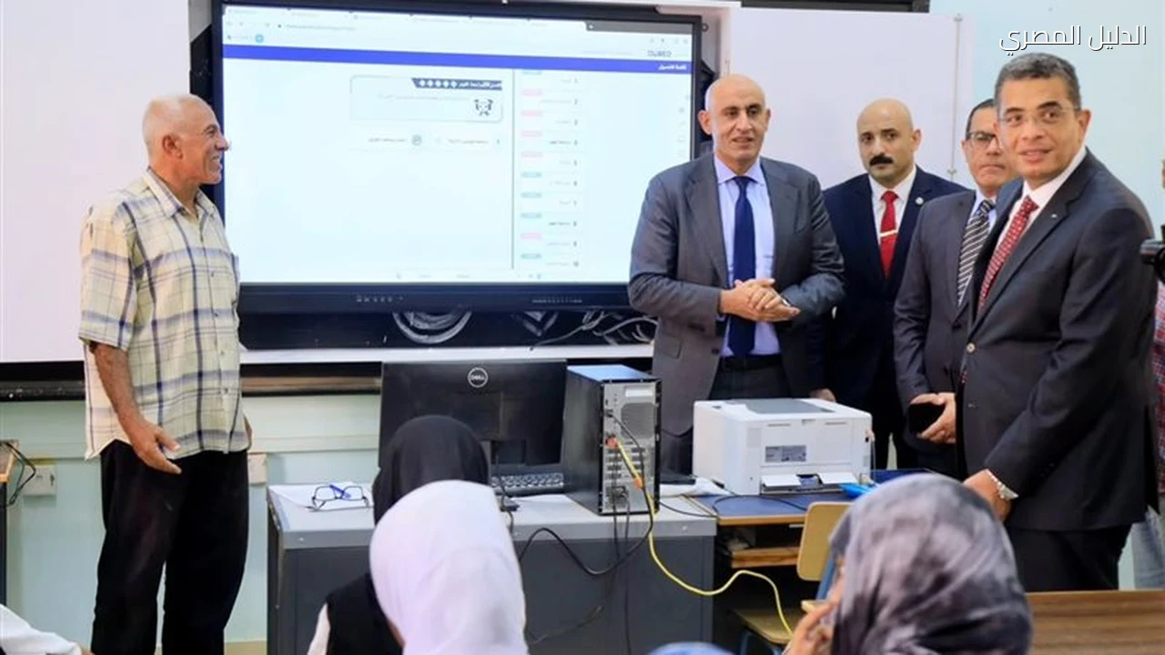 وزير التعليم يشيد بمستوى طلاب البحر الأحمر