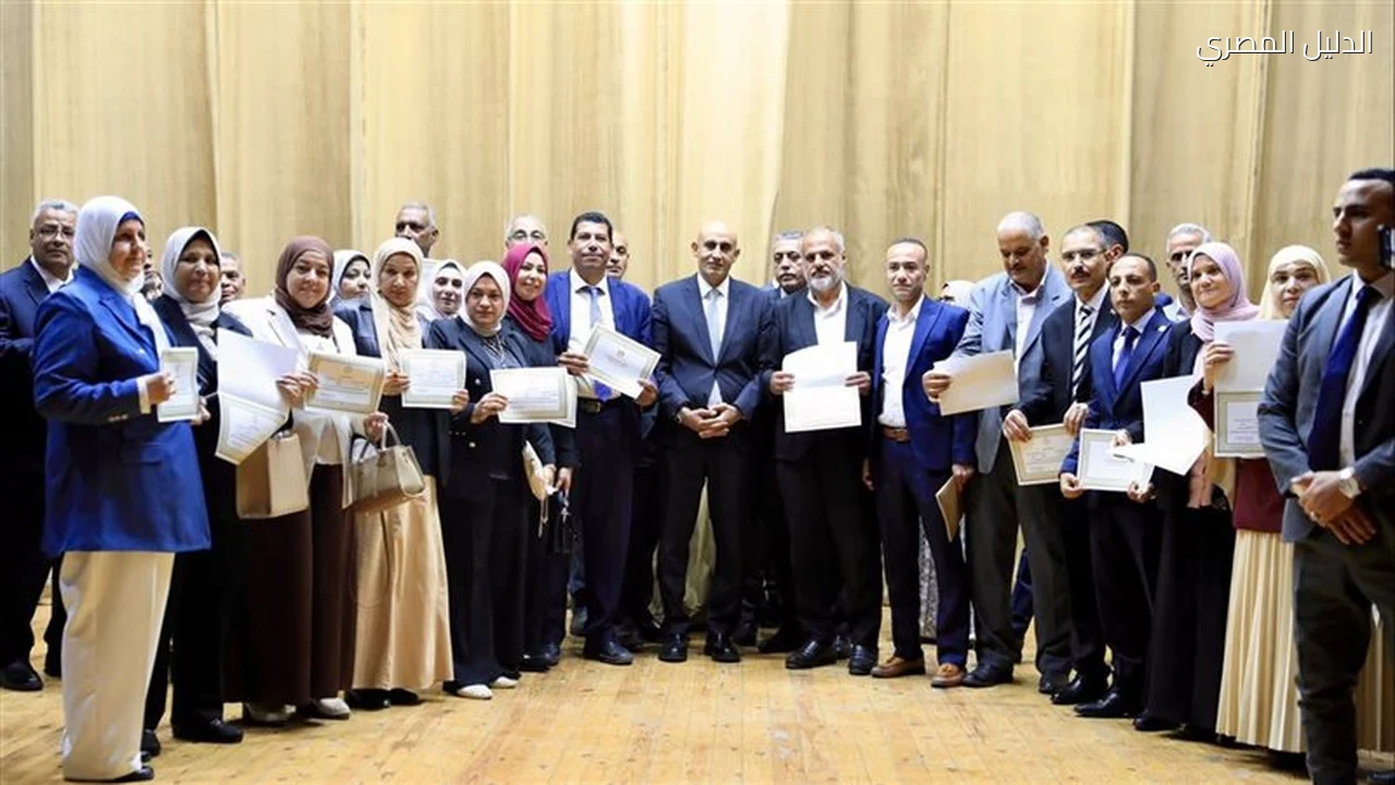 وزير التعليم يكرم 216 مدير مدرسة متميزة