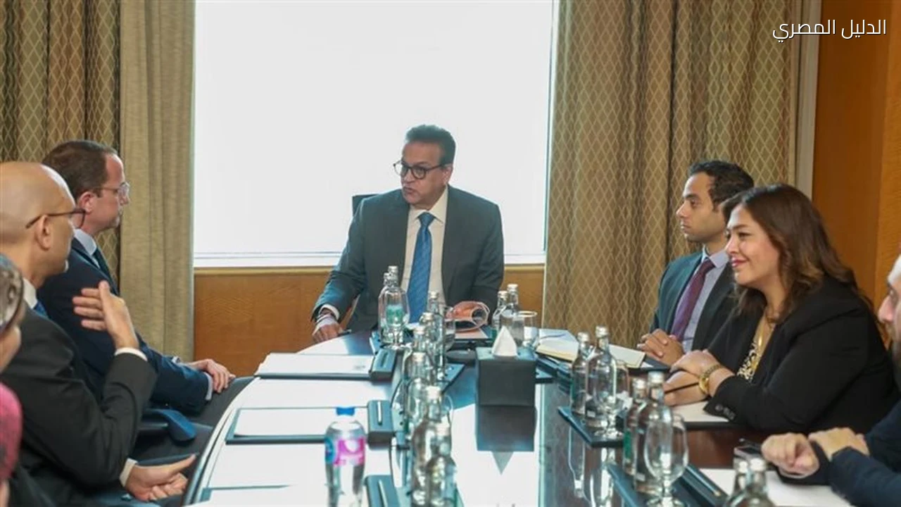 الصحة تبحث نقل تكنولوجيا تصنيع لقاح المكورات الرئوية إلى مصر