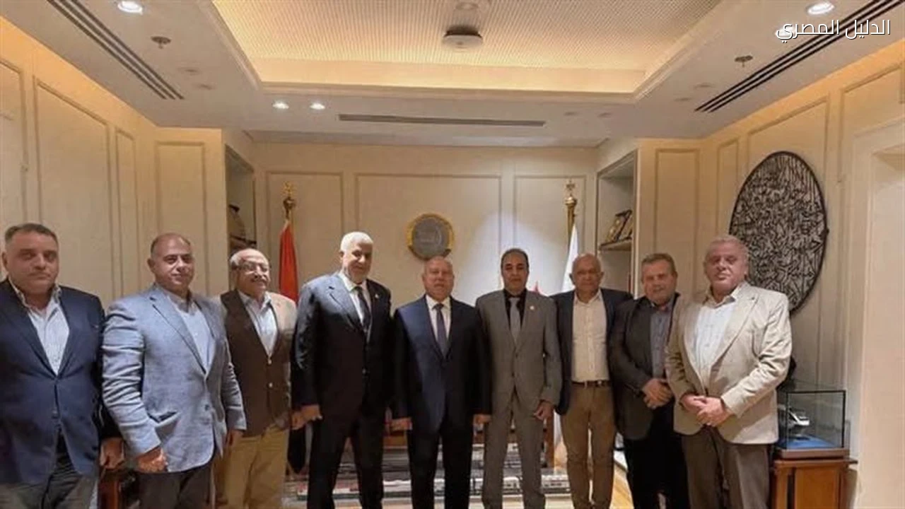 وزير النقل يتابع مشروع خط سكة حديد الفردان حتى طابا