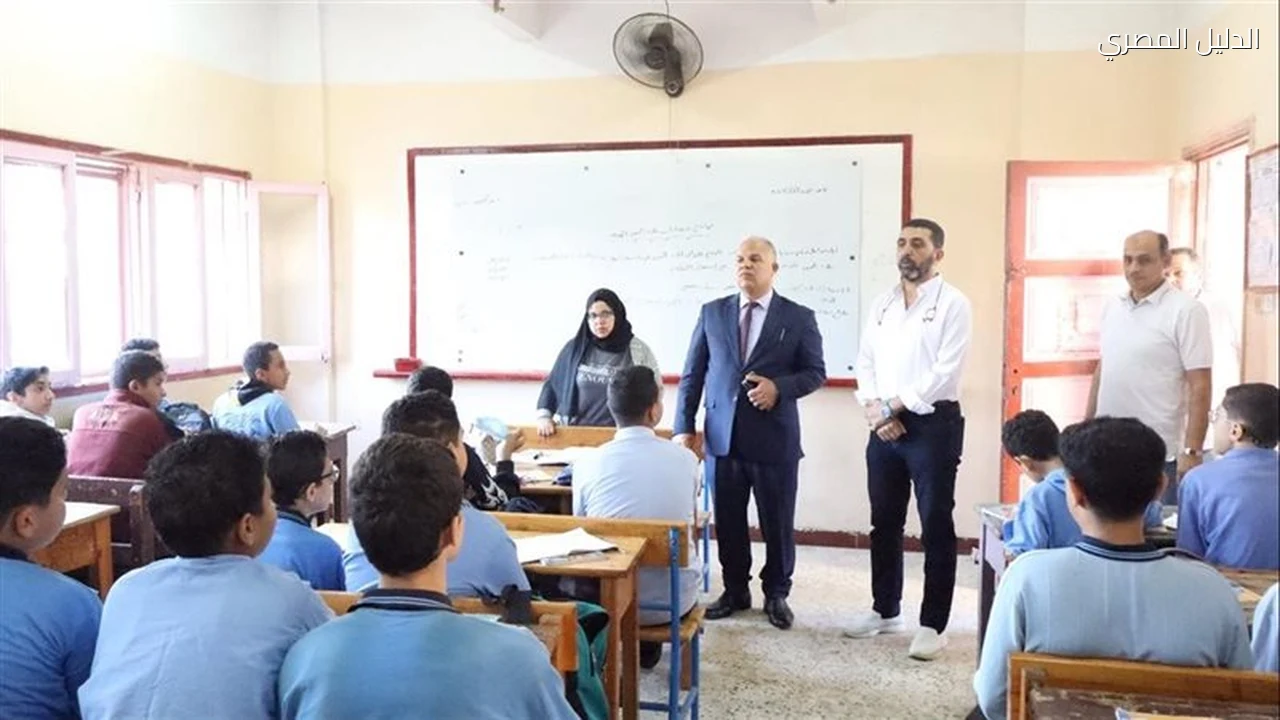 التعليم بالدقهلية يتفقد الانضباط داخل مدارس غرب المنصورة
