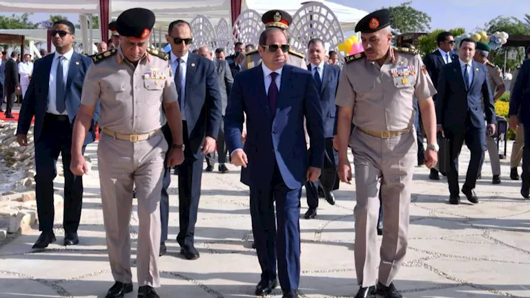 الرئاسة تنشر صور الرئيس السيسي أثناء صلاة العيد في العاصمة الإدارية