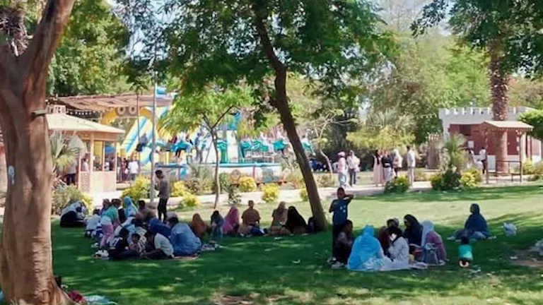 حشود كبيرة تزور حدائق الري بالقناطر والمركز الثقافي الأفريقي في أسوان