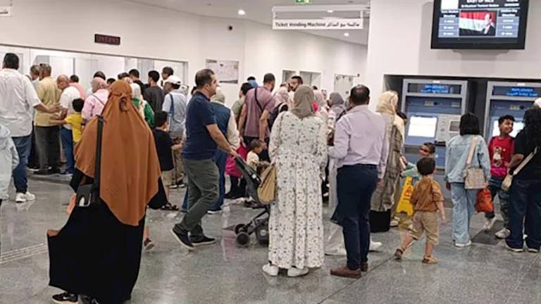 الحكومة تعلن عن خصم 50% على تذاكر مونوريل شرق النيل وسط إقبال كبير من المواطنين في عيد الأضحى