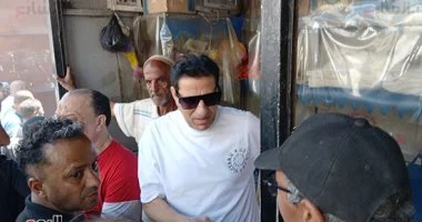 أحمد شيبة يشارك في جنازة والد حمو بيكا بمقابر الإسكندرية