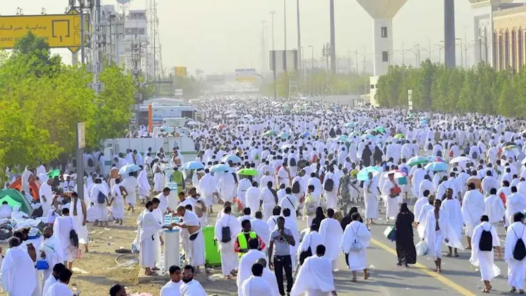 استعدادات الحكومة لنقل 40 ألف حاج إلى عرفات مع تشديد الرقابة على المخالفات