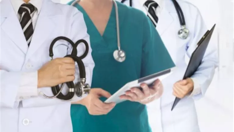 الأطباء يؤكدون: الدولة هي المسؤولة عن أسعار الفيزيتا وتحسين الرواتب ضرورة ملحة