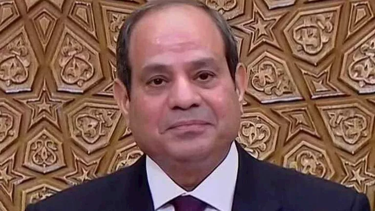 الرئيس السيسي يتناول الإفطار مع قيادات الجيش ومسئولين بارزين في الدولة