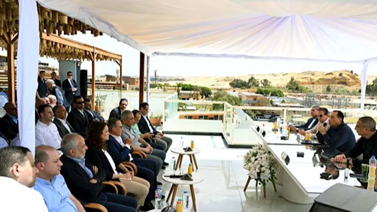 رئيس الحكومة يلتقي سكان نزلة السمان لبحث خطة تطوير المنطقة
