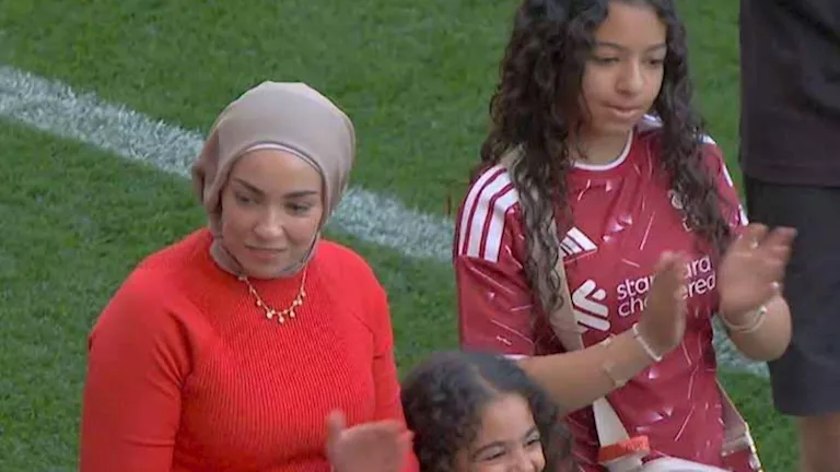 زوجة محمد صلاح تودعه في آخر مباراة له مع ليفربول