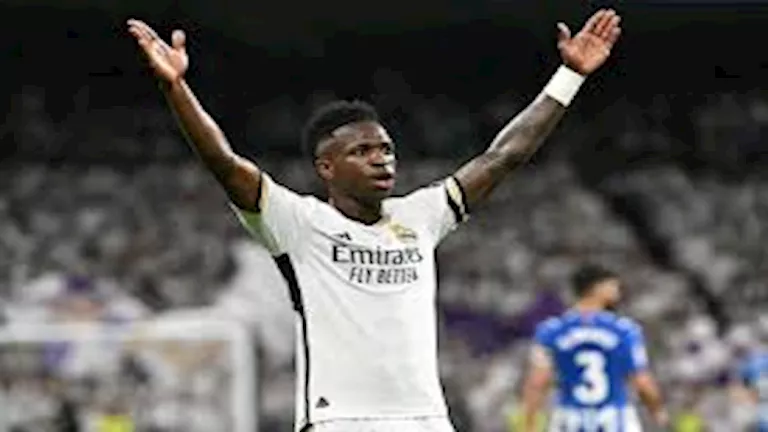 فينيسيوس يوضح موقفه من التجديد مع ريال مدريد ويعلق على مبابي