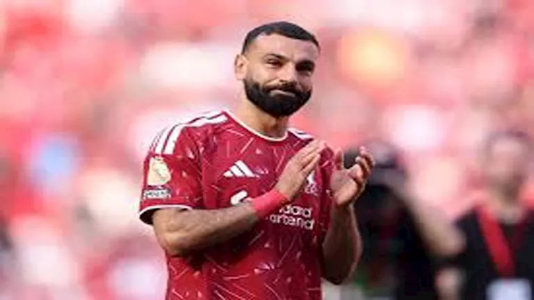 محمد صلاح يحقق رقمًا قياسيًا جديدًا مع ليفربول بعدد البطولات