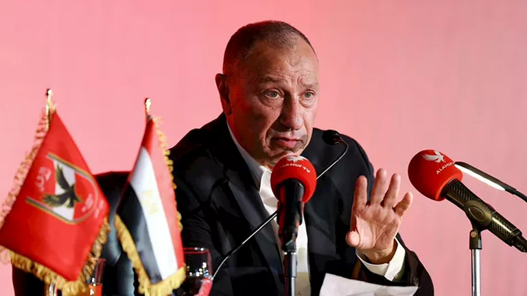 نجم الأهلي السابق يعبر عن استيائه من الخطيب