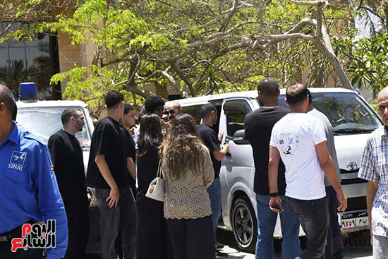 وصول جثمان الراحلة سهام جلال وصول جثمان الراحلة سهام جلال