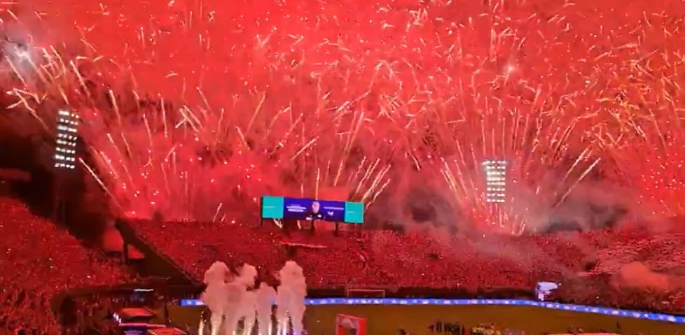 العاب نارية في وداع منتخب باراجواي (2) العاب نارية في وداع منتخب باراجواي (2)