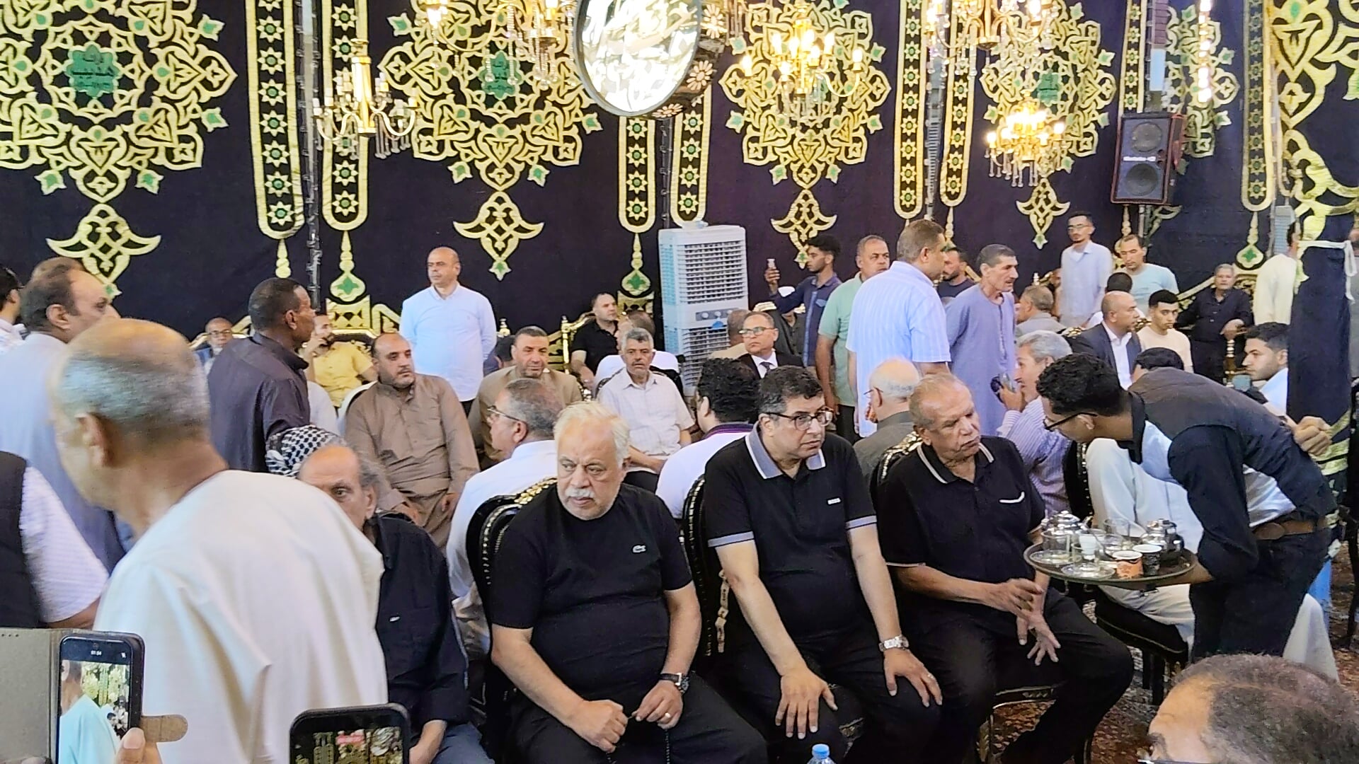 محافظ البحيرة ونقيب الفنانين يشاركون في عزاء الفنان عبد العزيز مخيون بالبحيرة (5) محافظ البحيرة ونقيب الفنانين يشاركون في عزاء الفنان عبد العزيز مخيون بالبحيرة (5)