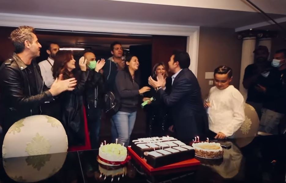 هاني شاكر يحتفل بعيد ميلاد المخرجة بتول عرفة