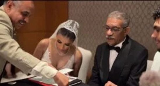 الفنان سيد رجب والعروسان الفنان سيد رجب والعروسان