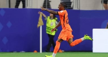 هولندا تتقدم 2-1 على اليابان بعد دقيقة في كأس العالم